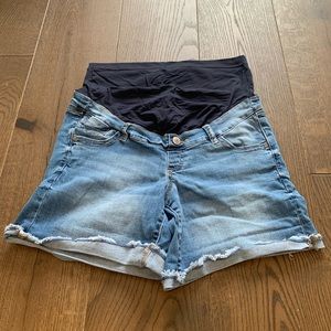 Thyme maternity denim shorts. Size M.